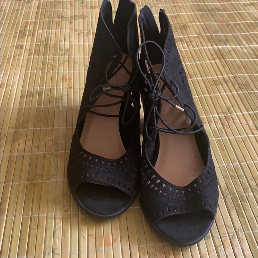 Black sandals